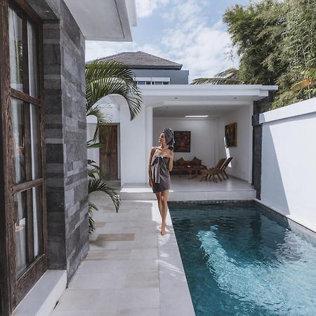 Aster Villa Seminyak エクステリア 写真