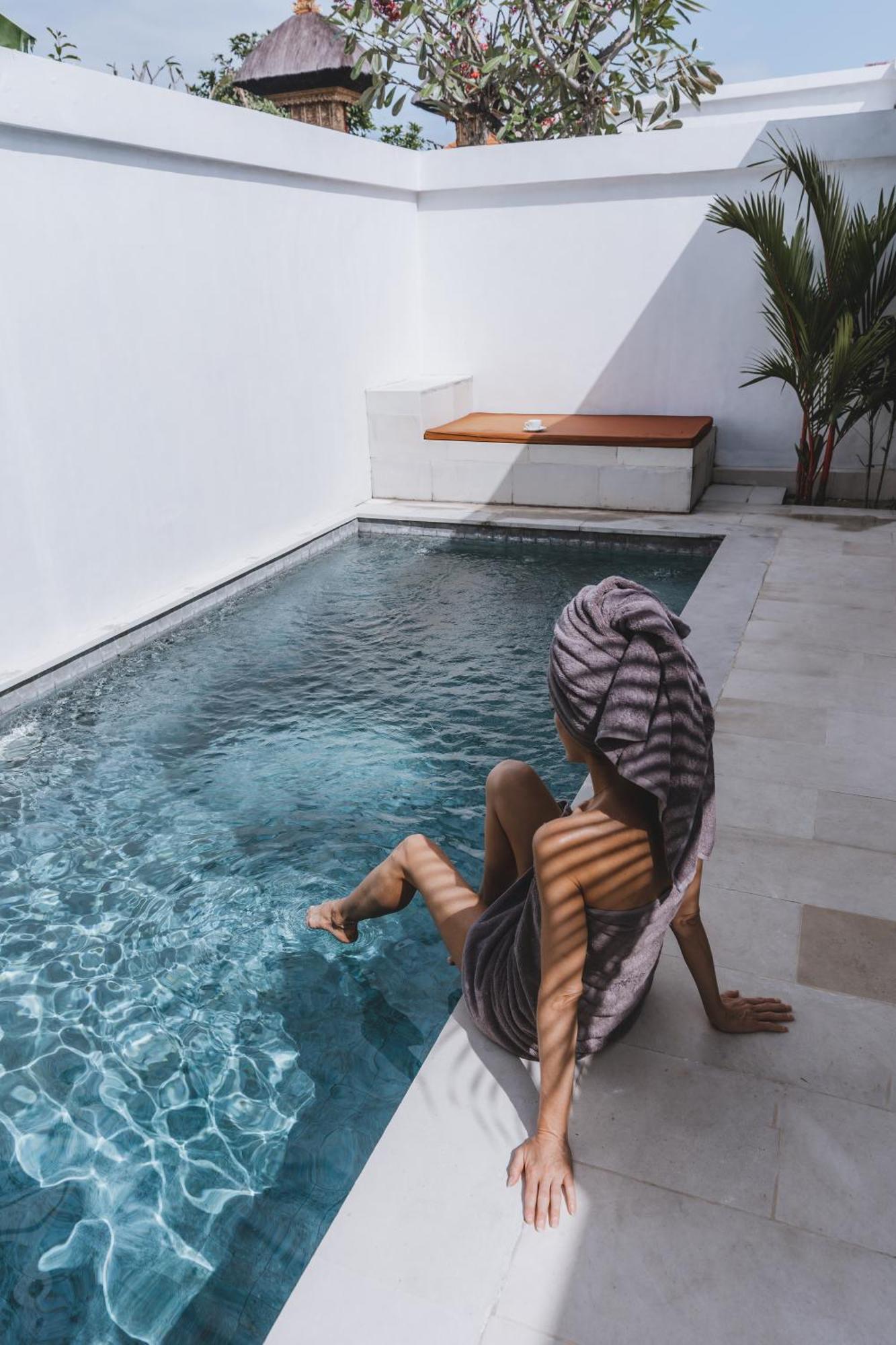 Aster Villa Seminyak エクステリア 写真