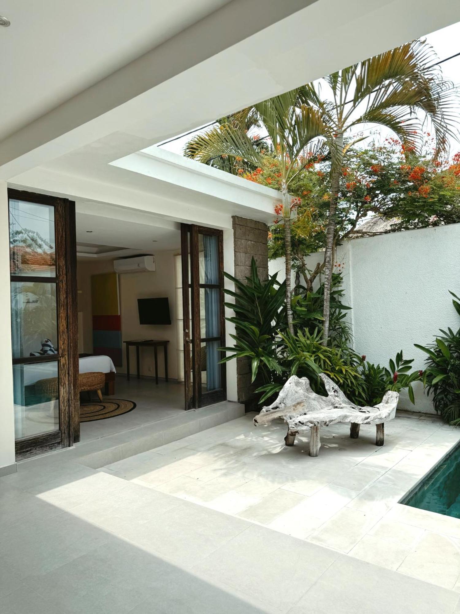 Aster Villa Seminyak エクステリア 写真