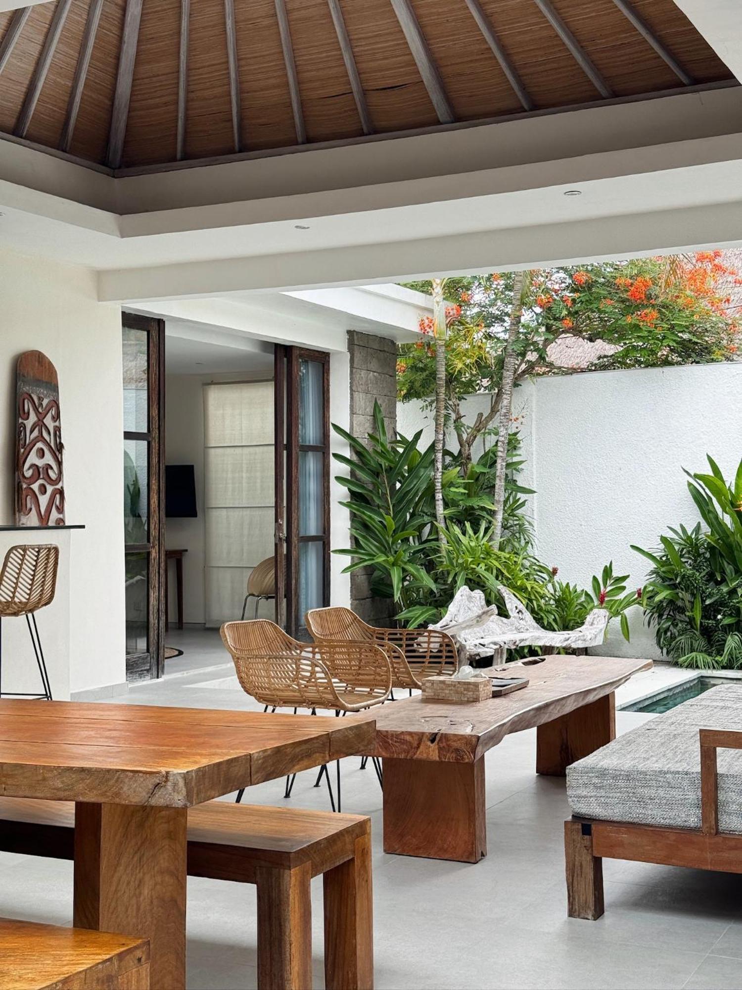 Aster Villa Seminyak エクステリア 写真