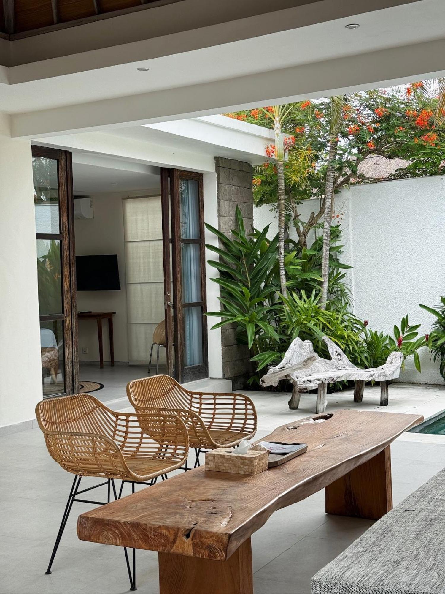 Aster Villa Seminyak エクステリア 写真