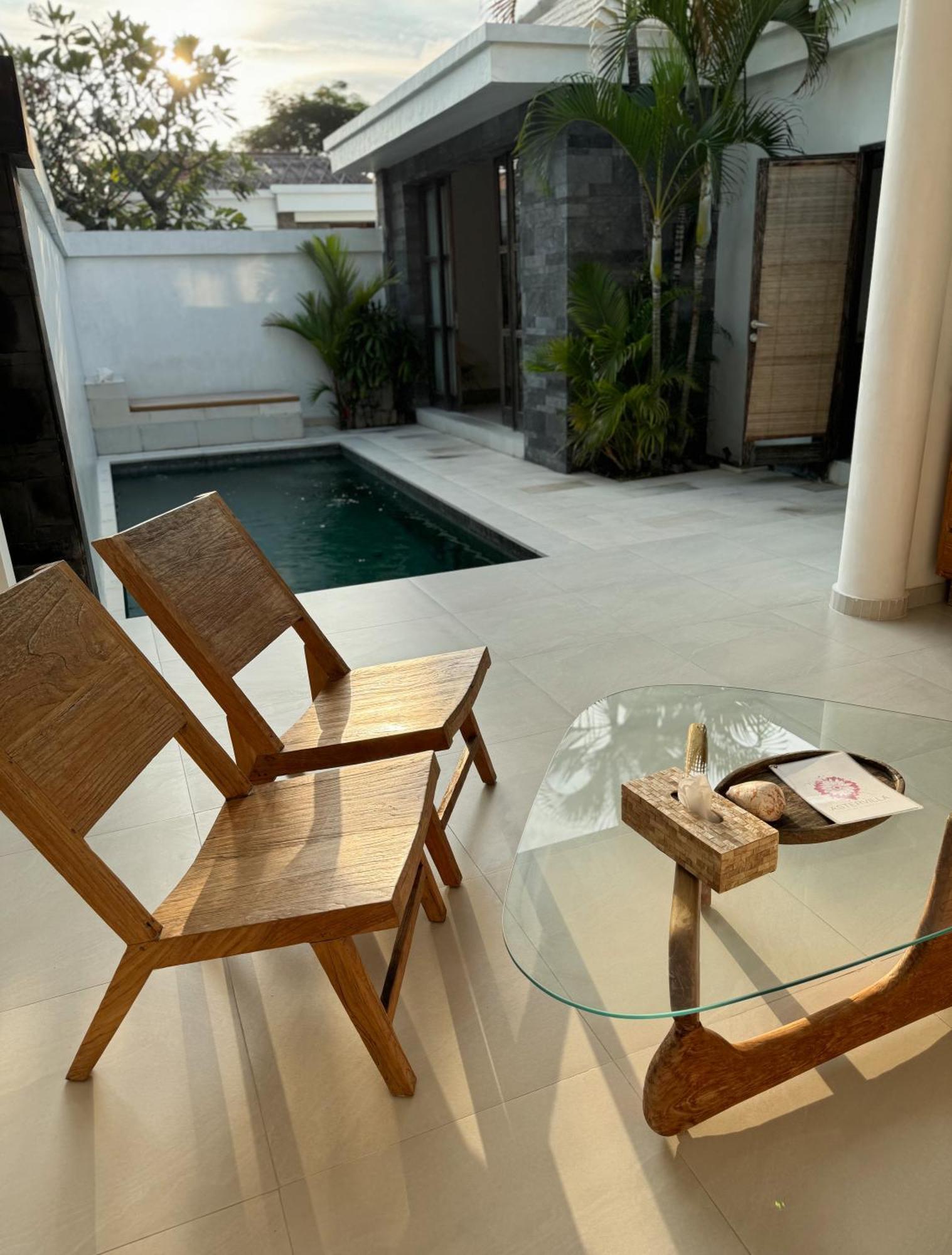 Aster Villa Seminyak エクステリア 写真