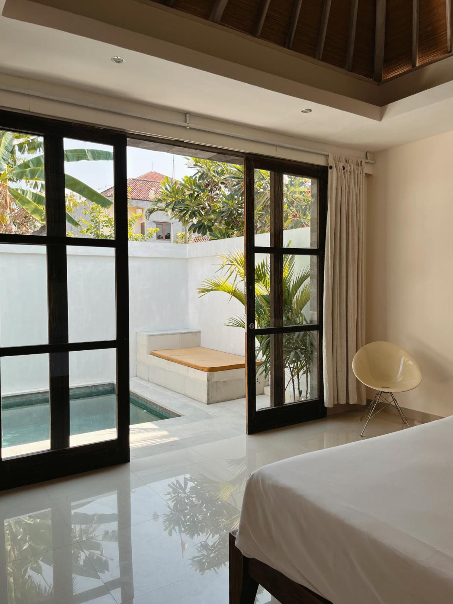 Aster Villa Seminyak エクステリア 写真
